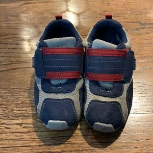 Pediped shoes for toddler. Easy to put on.